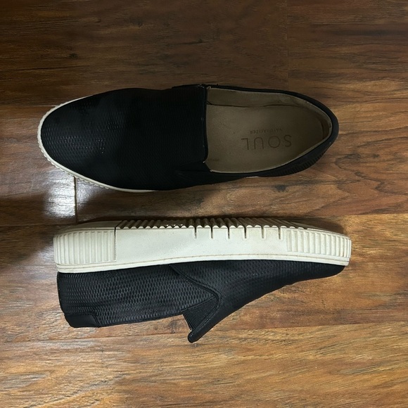 SOUL Naturalizer Women’s Size 10 Black Shoes With White Chinky Sole Comfy - Picture 3 of 4